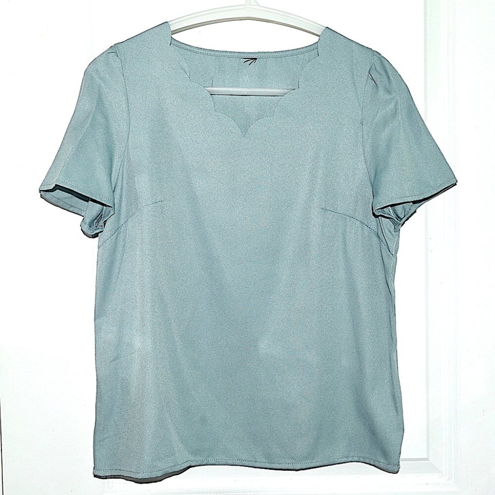 NWOT Amazon Scalloped V-Neck Blouse / Shell